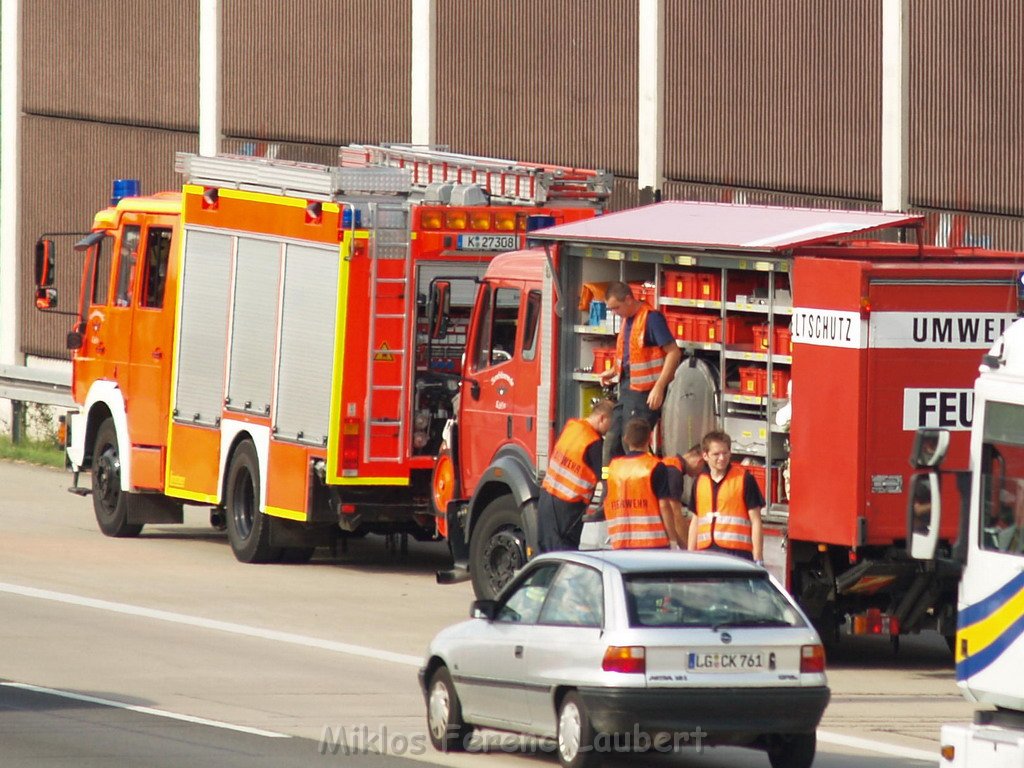 A 3 Rich Oberhausen LKW Tank undicht    P61.JPG